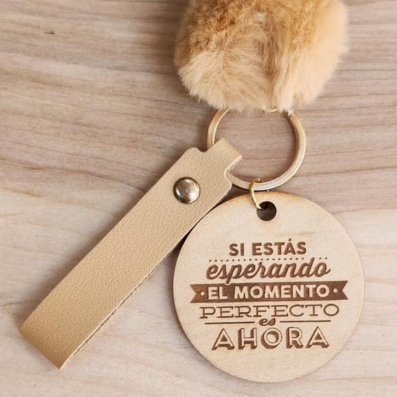 SPANISH MOTIVATION Laser Engraved Charm with Keychain Wristlet & Puff - Picture 4 of 10
